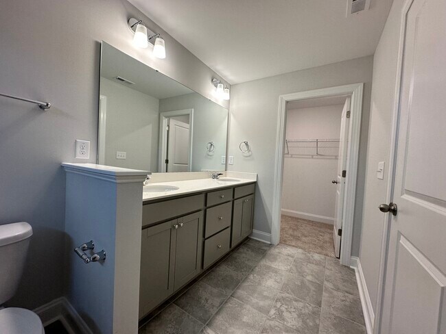 Master bath - 579 Forestville Rd