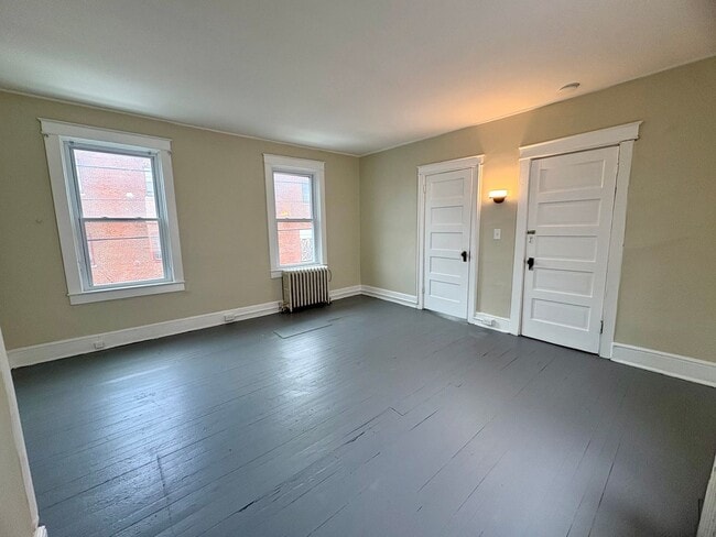 Building Photo - 2 Bedroom 1 Bathroom in Lancaster City!