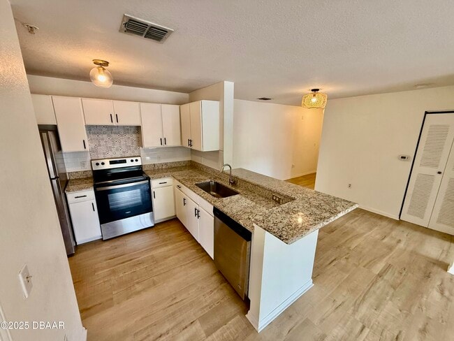 Building Photo - 940 Village Trail