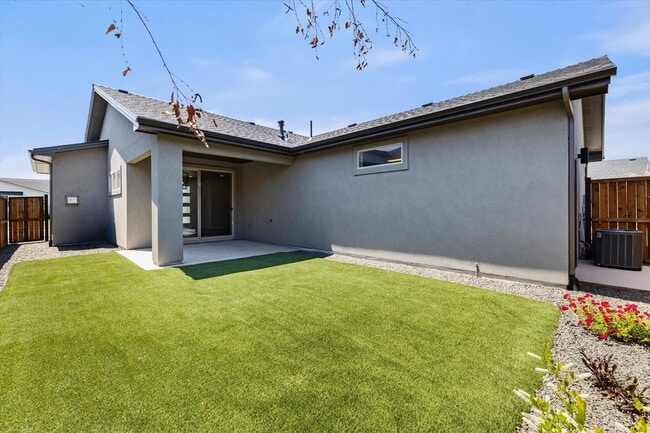 Building Photo - Resort-Style Living in the Prestigious Riv...