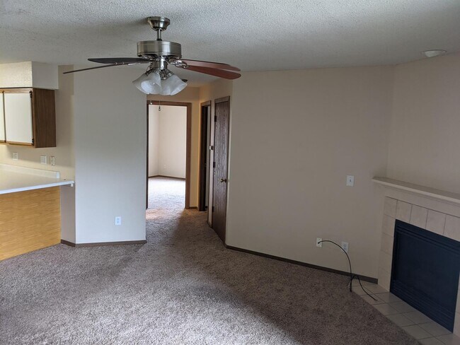 Building Photo - 205 5th St