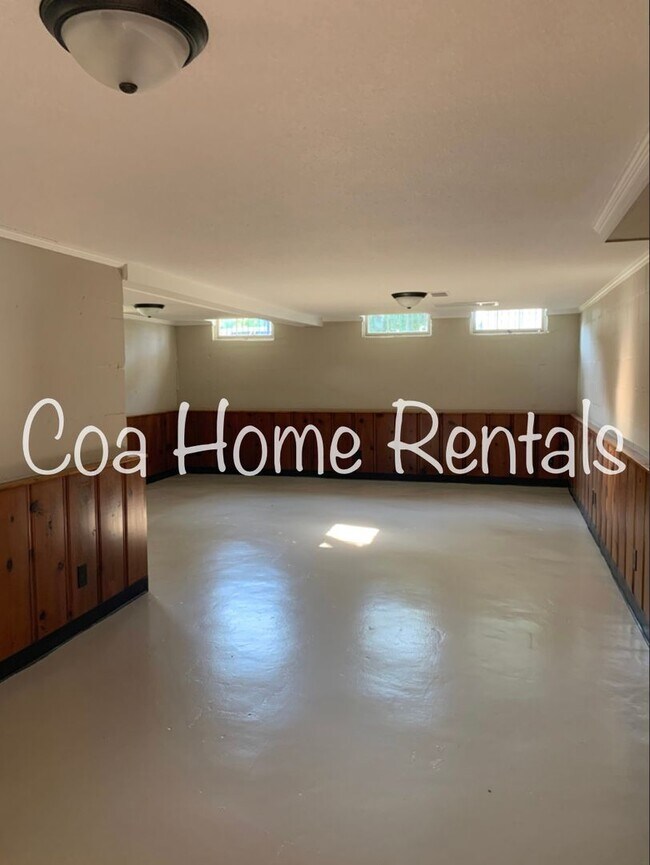 Building Photo - Remodeled East Side Home