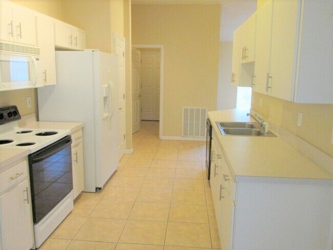Building Photo - 7881 Manor Dr