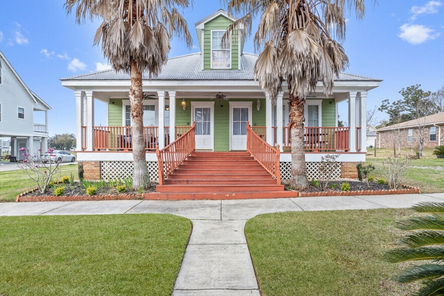 Building Photo - 426 Russell Ave