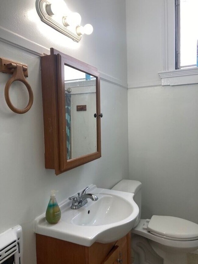 Building Photo - 3349 Dumaine St