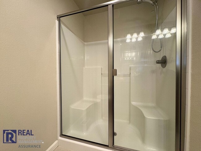 Building Photo - Spacious, well-designed Townhome in the River Terrace community!!