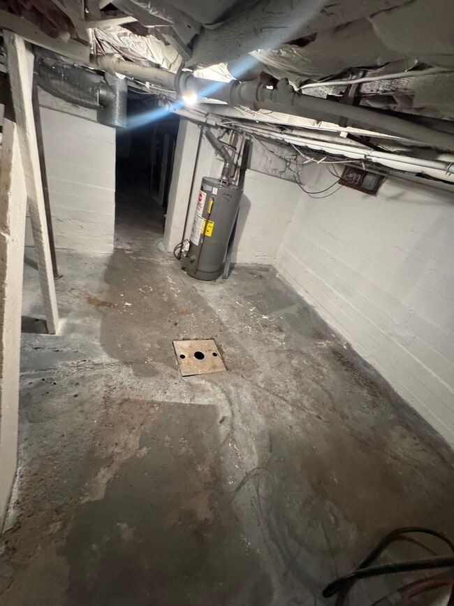 Building Photo - 257 Main St