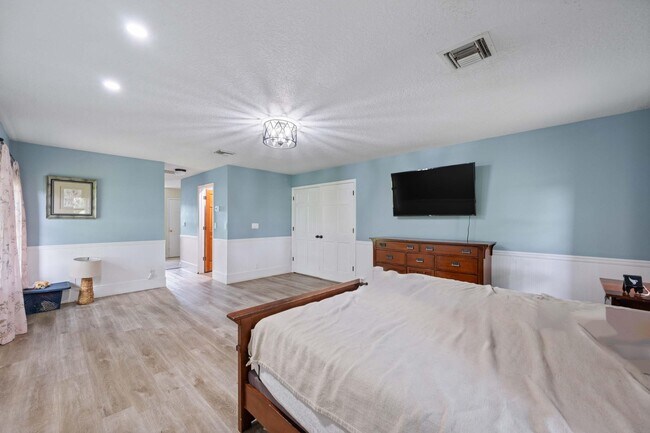 Building Photo - 16820 Deer Path Ln
