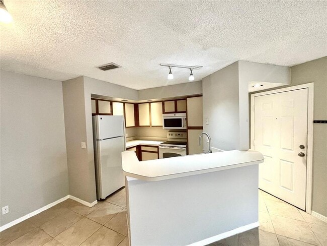 Building Photo - 3350 Pinewalk Dr N