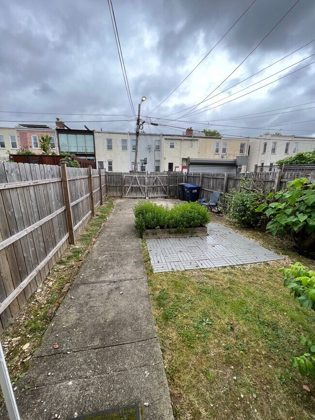 Building Photo - 211 Bates St NW