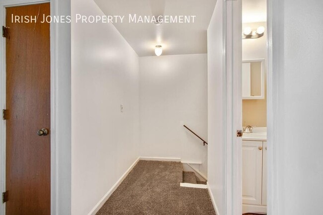 Building Photo - 5700 Glendale Dr