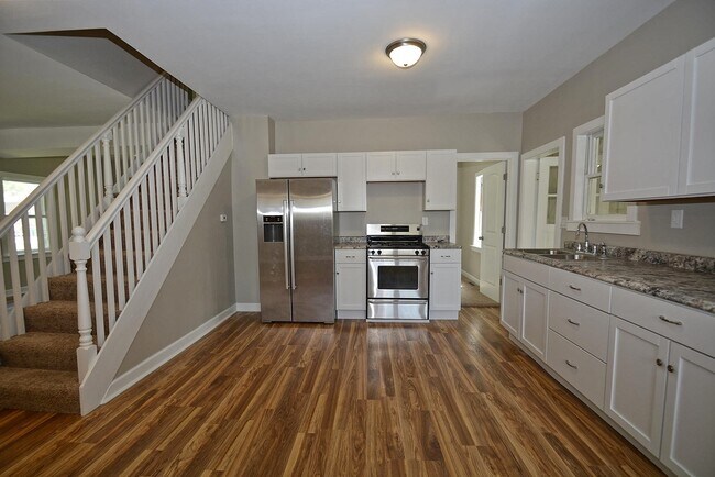 Building Photo - 20 E Eureka Dr