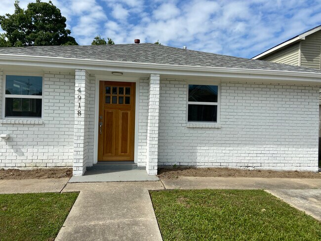 Front Of House - 4918 Eastern St