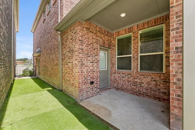 Building Photo - 7424 Palisades Dr