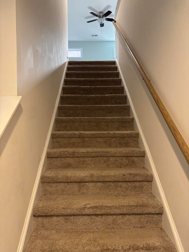 Building Photo - 335 Niblick Dr