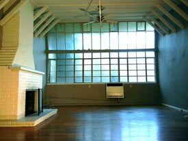 Building Photo - 921 Westmount Dr