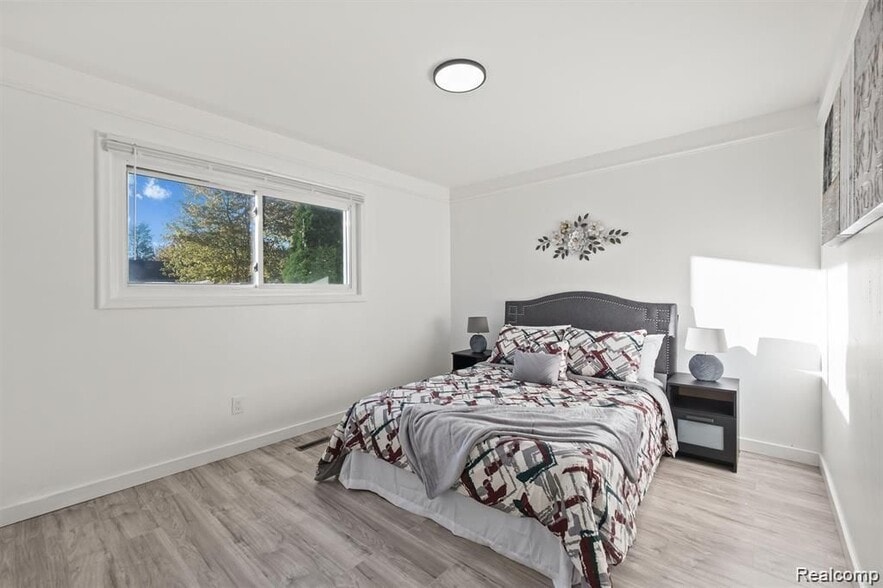 Building Photo - 5749 Detroit St