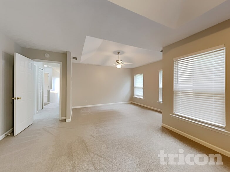 Building Photo - 8274 Eastshore Dr