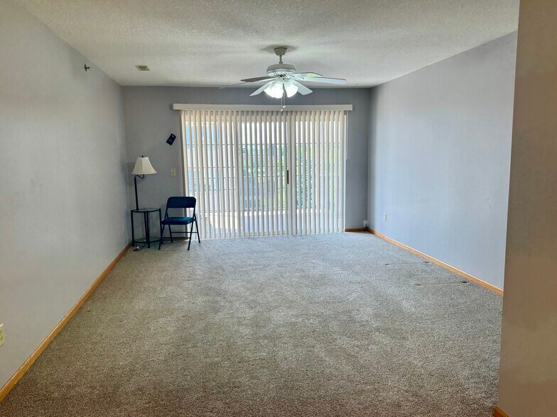 Building Photo - 3031 Holiday Ct