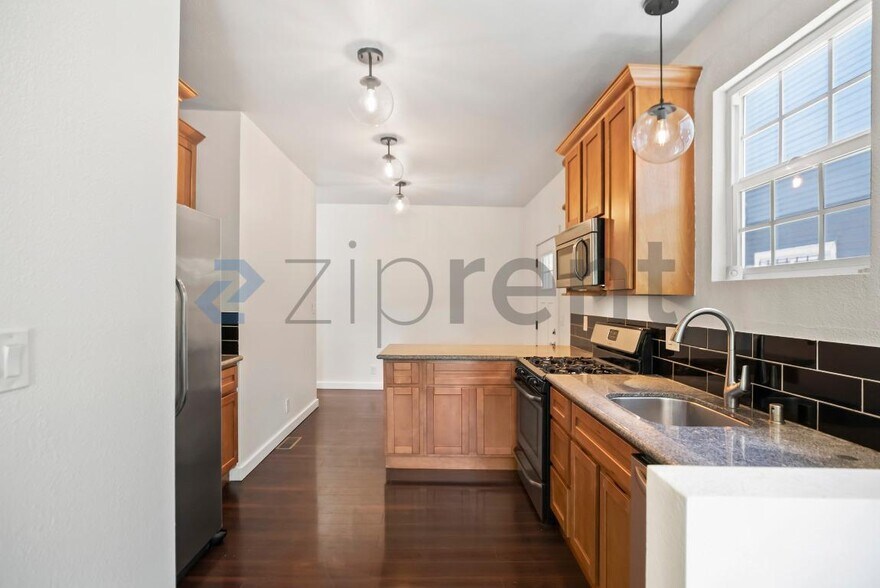 Building Photo - Unit 1104