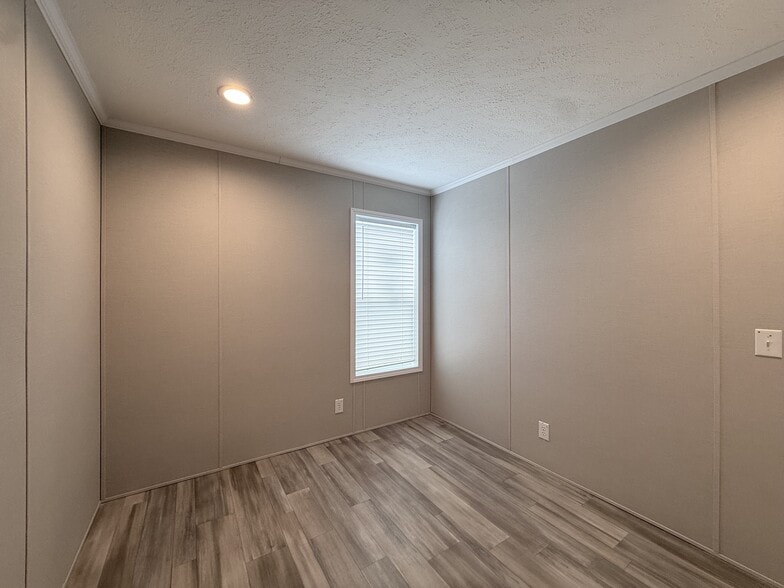 Building Photo - 52962 N Yorktown Ct
