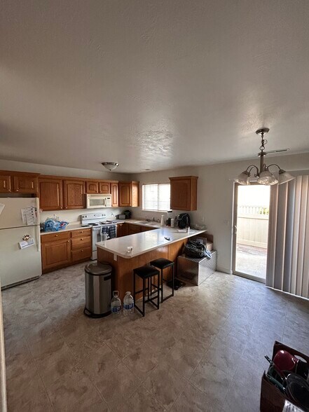 Building Photo - 316 S 2450 E