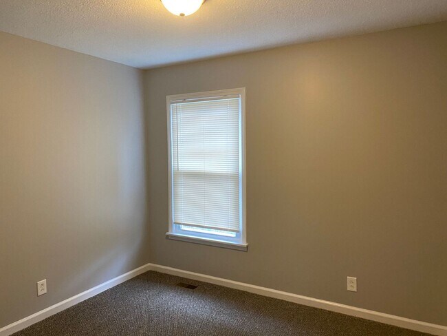 Building Photo - Newly Remodeled! 3Bdr/2Ba Home