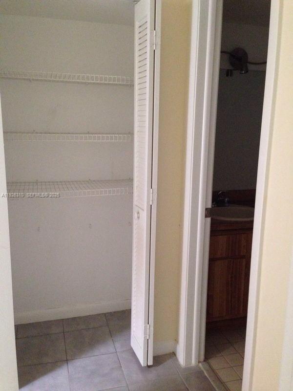 Building Photo - 405 SE 14th St