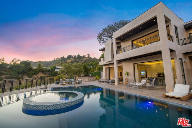 Building Photo - 2501 Zorada Dr
