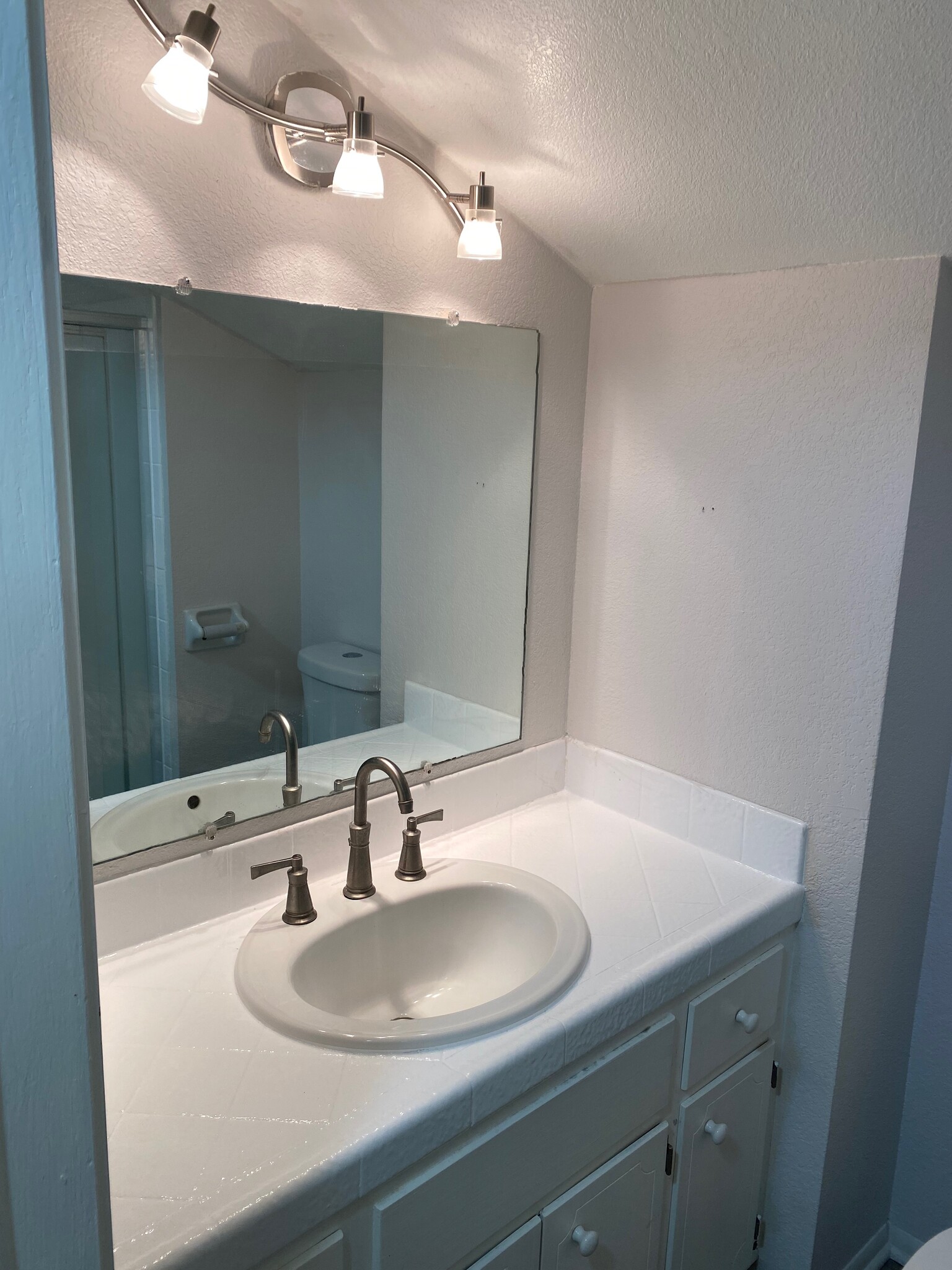 SECOND FLOOR FULL BATH VANITY - 2909 Sussex Ln