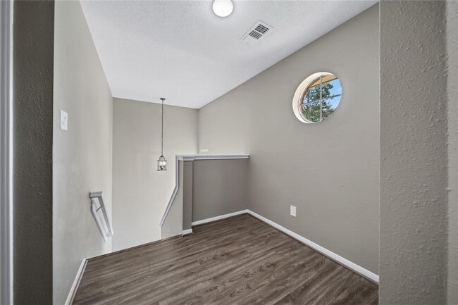 Building Photo - 23111 Red River Dr