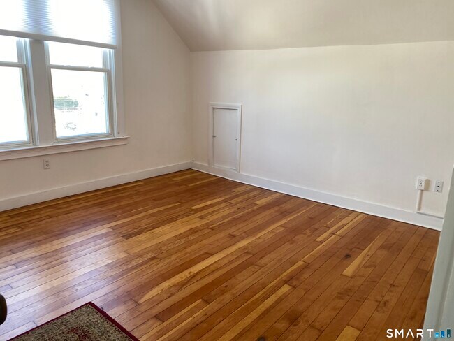 Building Photo - 51 Indian Neck Ave
