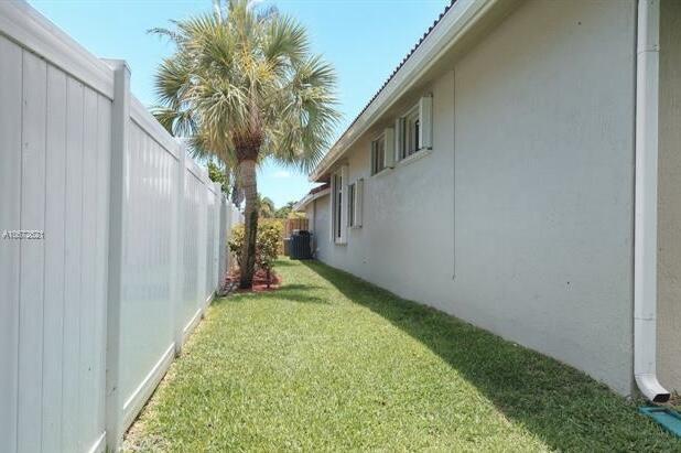 Building Photo - 1399 SW 18th St