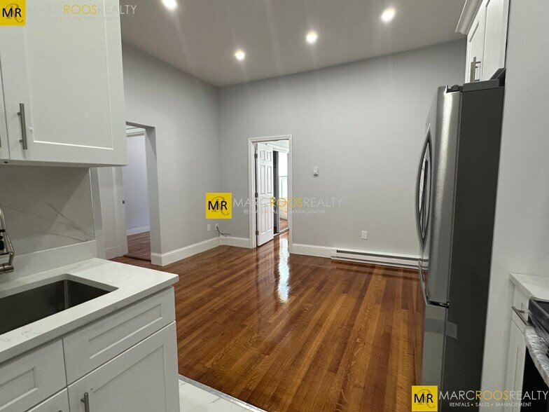 Building Photo - 474 Commonwealth Ave