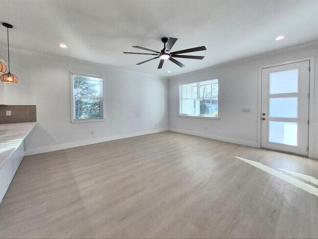 Building Photo - 3304 E North Bay St