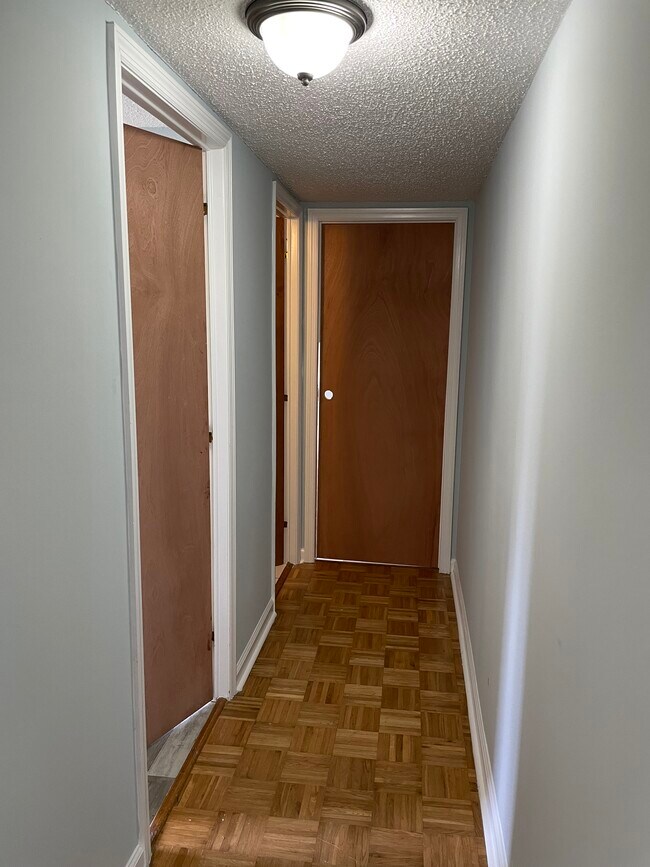 Building Photo - 9111 Baywood Cir