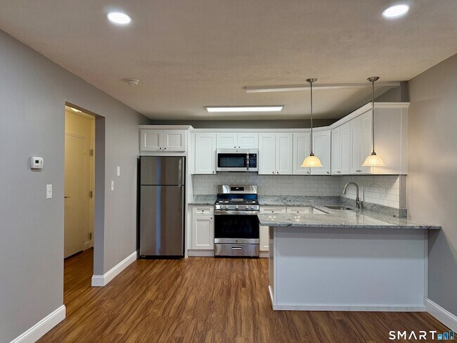 Building Photo - 1168 Main St