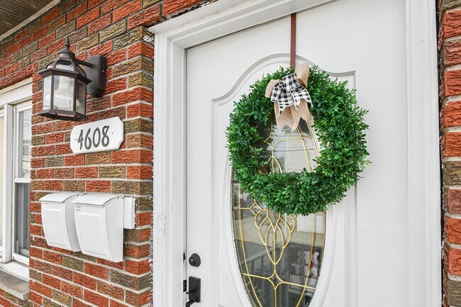 Building Photo - 4608 Grand Ave