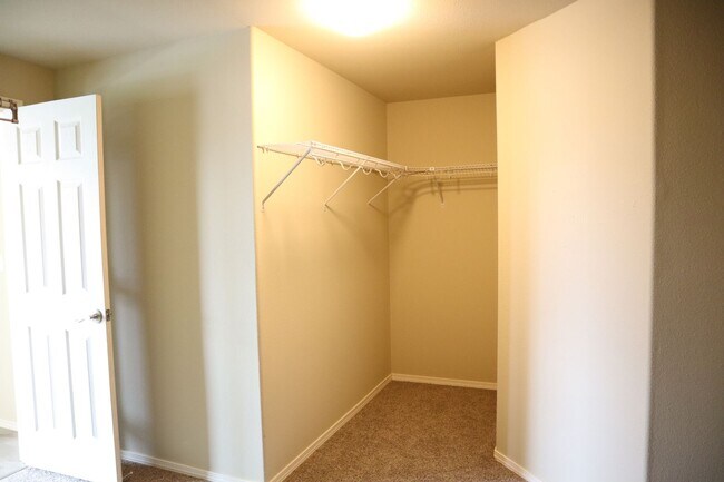 Building Photo - 9507 NE 39th Ave