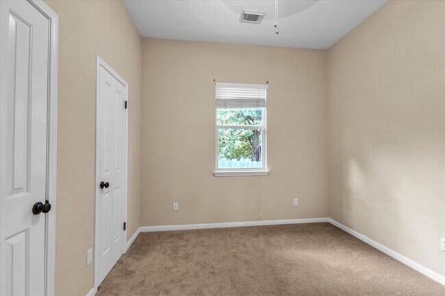 Building Photo - 5009 Hibiscus Valley Dr