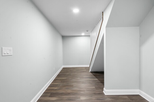 Building Photo - 864 Baldwin St