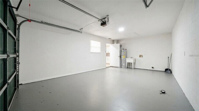 Building Photo - 201 Fern Ct