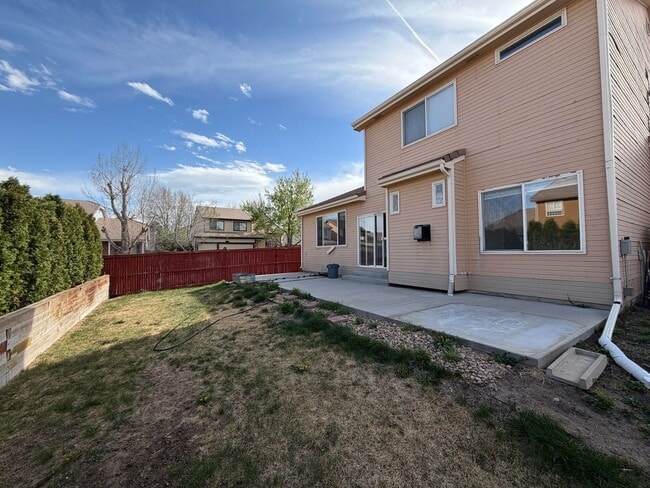 Building Photo - Spacious and Bright 3BD Home in Denver - Available Now