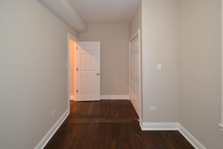 Building Photo - 2013 N Hoyne Ave