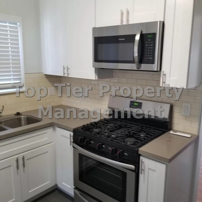 Building Photo - ***Charming 1 Bed / 1 Bath Cottage in Sout...