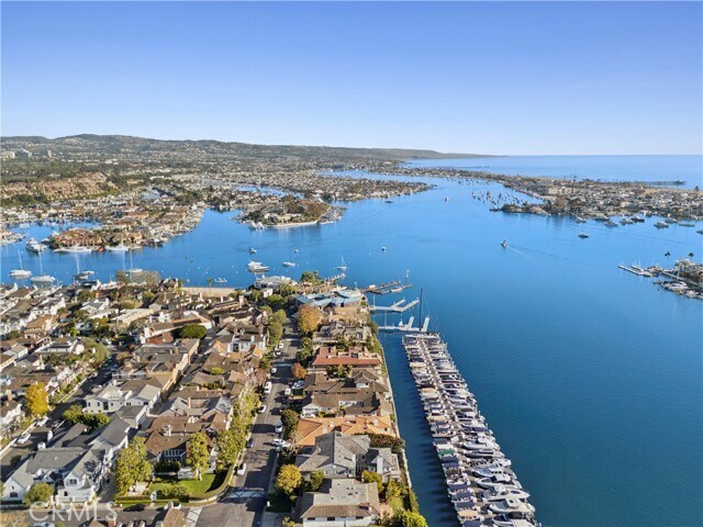 Building Photo - 2572 Bayshore Dr