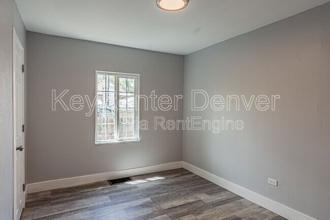 Building Photo - 3570 W Custer Pl