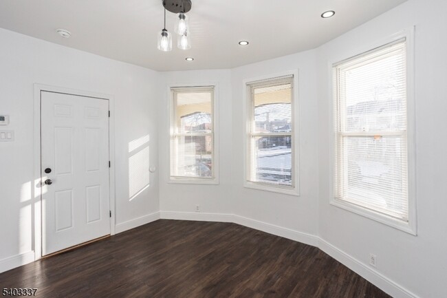 Building Photo - 11 Ellington St