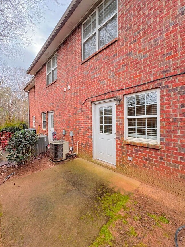 Building Photo - AVAILABLE NOW!  2-bedroom |  2.5-bathroom condo—move-in ready | Easy Access to Downtown Athens