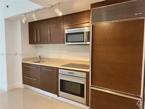 Building Photo - 475 Brickell Ave